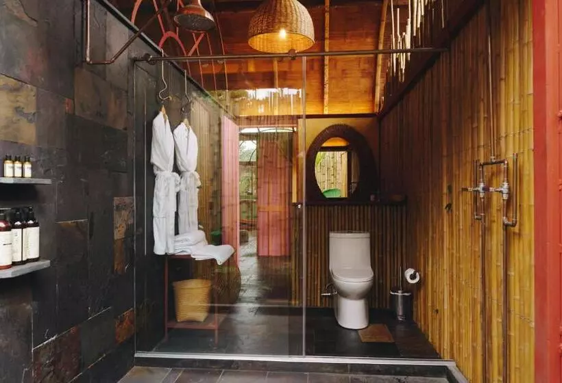 بانگلوی استاندارد, Sazagua Hotel Boutique