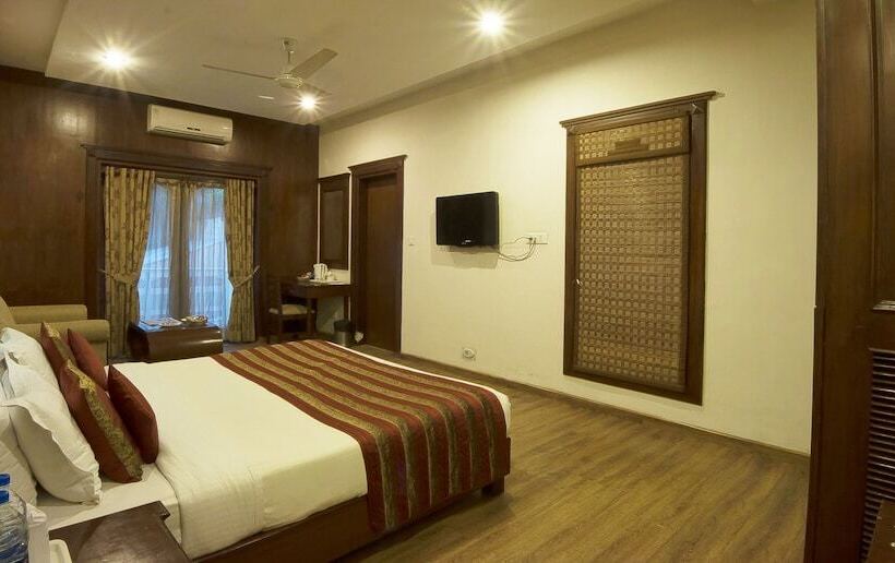 اتاق لوکس, Siris 18