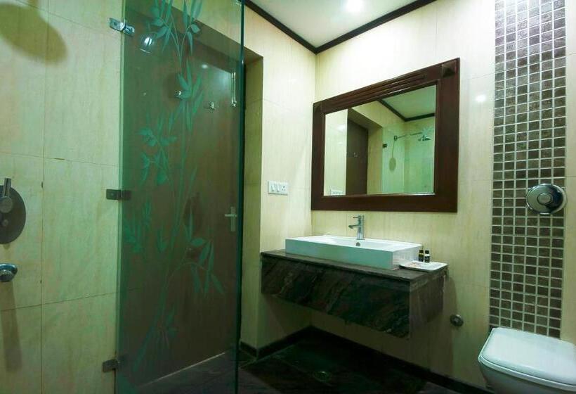 اتاق لوکس, Siris 18