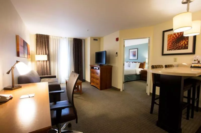キングサイズベッドのスイートルーム, Staybridge Suites Houston West   Energy Corridor, An Ihg