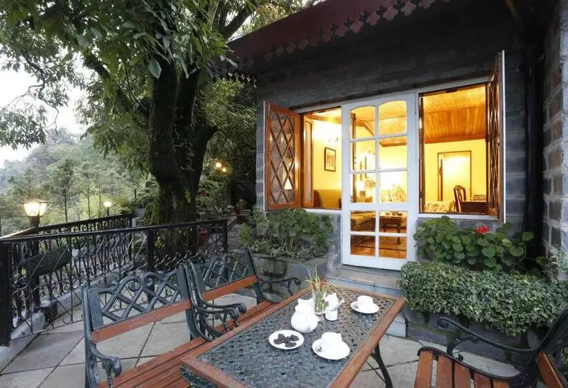 マウンテンビュースタンダードルーム, The Naini Retreat, Nainital By Leisure Hotels