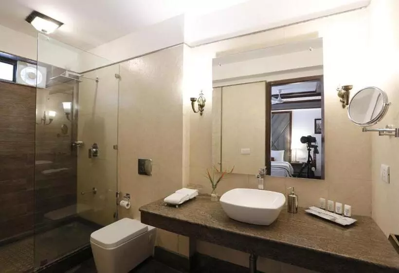 マウンテンビュースタンダードルーム, The Naini Retreat, Nainital By Leisure Hotels