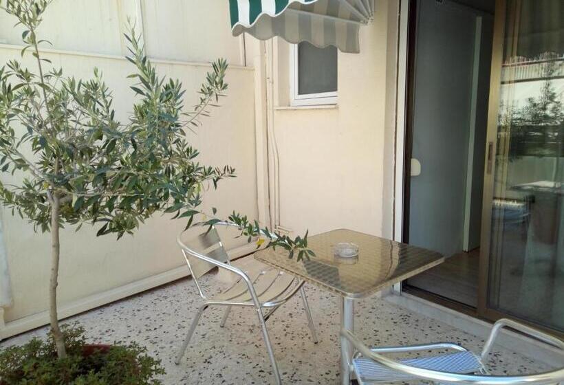 غرفة قياسية مزوَّدة بشُرفة, Zappion