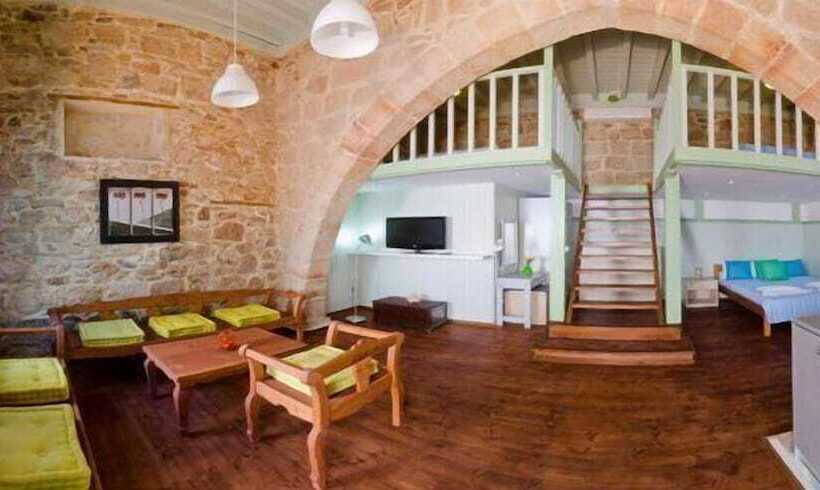 家庭公寓, Xenones Lindos