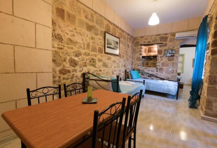 家庭公寓, Xenones Lindos