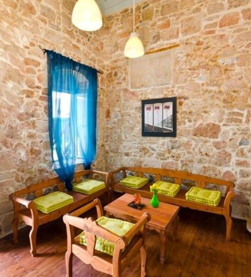 家庭公寓, Xenones Lindos