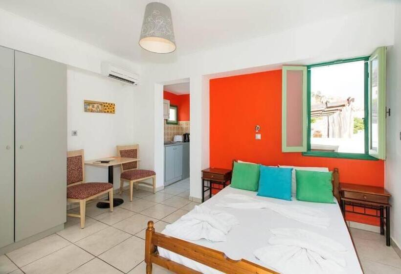 标准工作室带阳台, Xenones Lindos