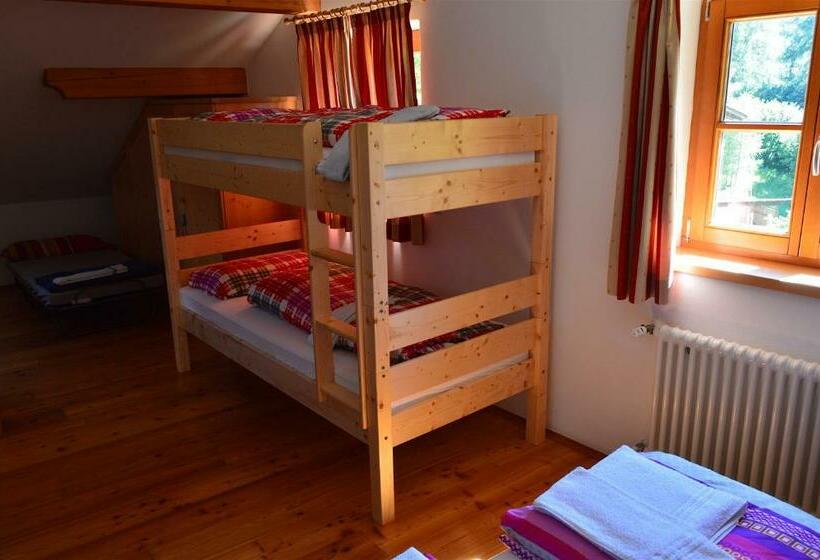 Семейный Номер, Zur Kirche