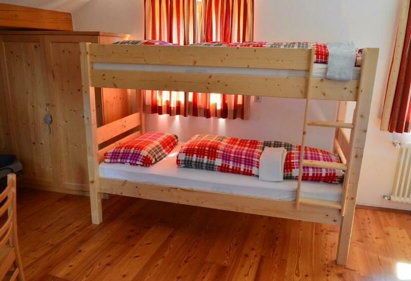 Семейный Номер, Zur Kirche