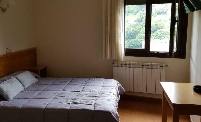 غرفة ديلوكس مطلة على المدينة, Alina