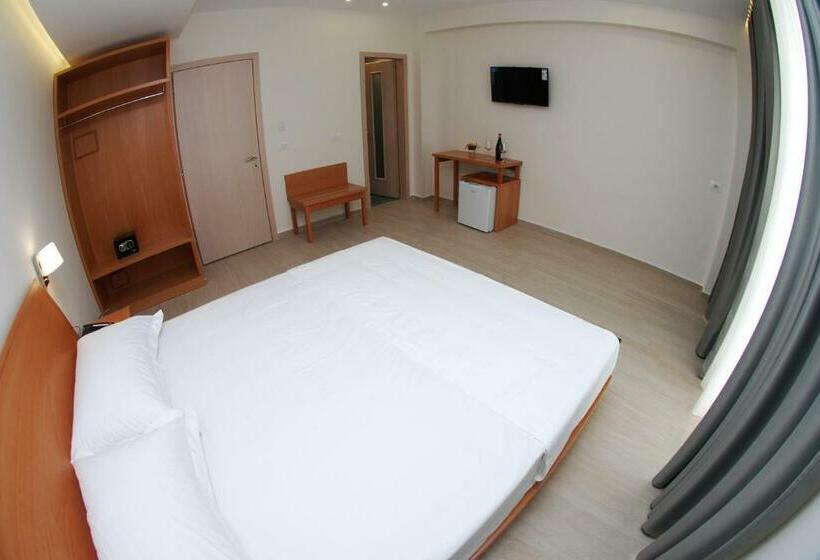 اتاق استاندارد با چشم‌انداز باغ, Ari 2