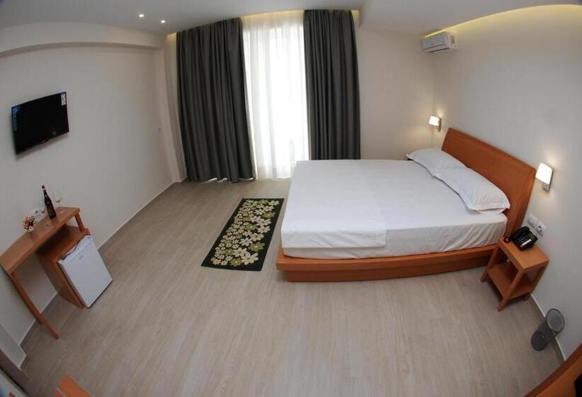 اتاق استاندارد با چشم‌انداز باغ, Ari 2