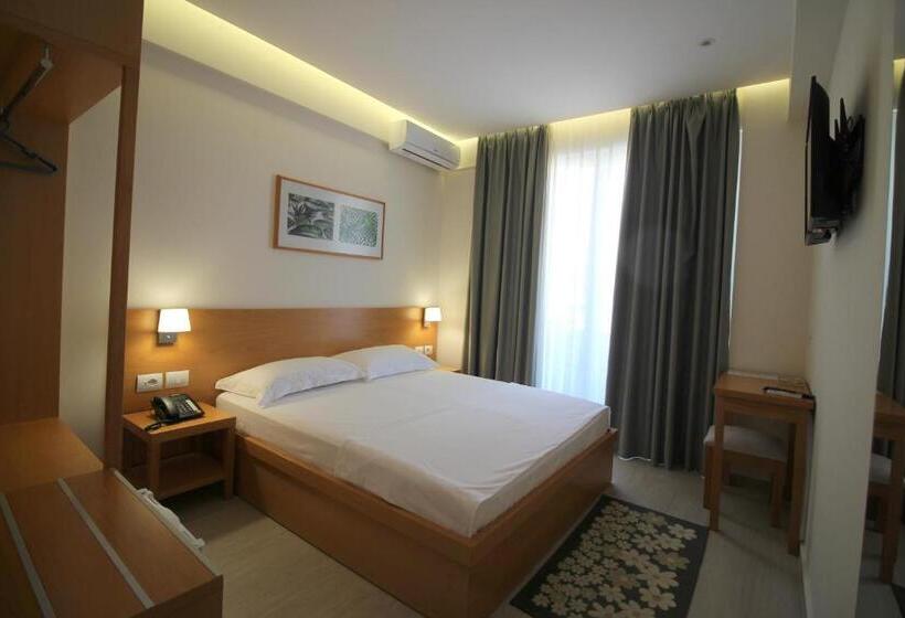 اتاق استاندارد با چشم‌انداز باغ, Ari 2