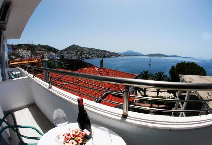 اتاق سه نفره سوپریور با چشم‌انداز دریا, Ari 2