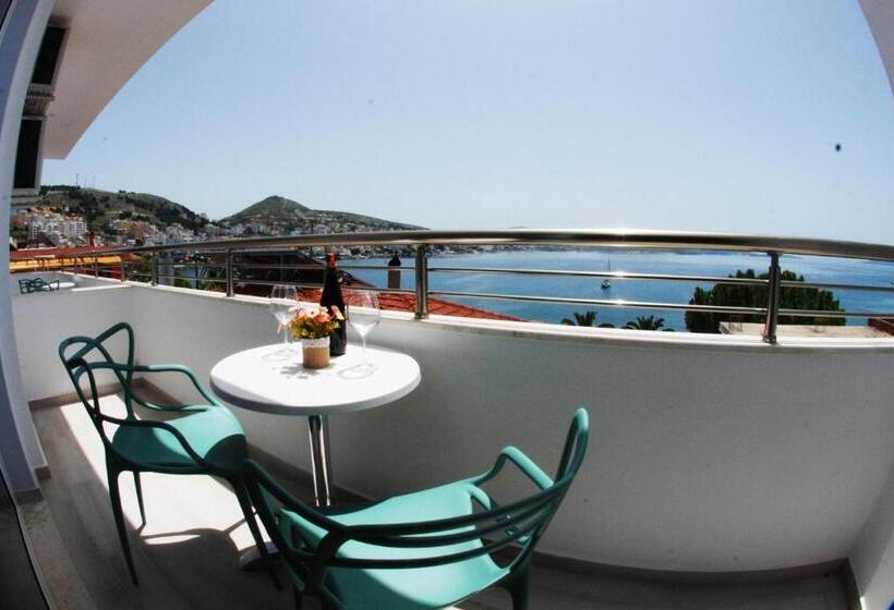 اتاق سه نفره سوپریور با چشم‌انداز دریا, Ari 2