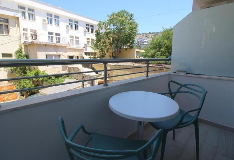 اتاق استاندارد با چشم‌انداز باغ, Ari 2