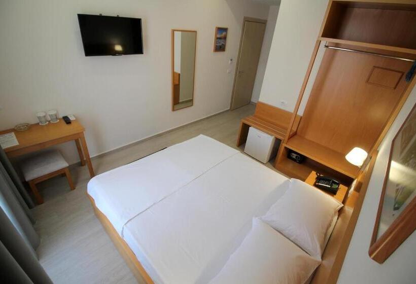 اتاق استاندارد با چشم‌انداز باغ, Ari 2