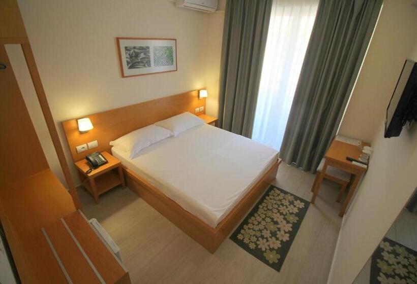 اتاق استاندارد با چشم‌انداز باغ, Ari 2