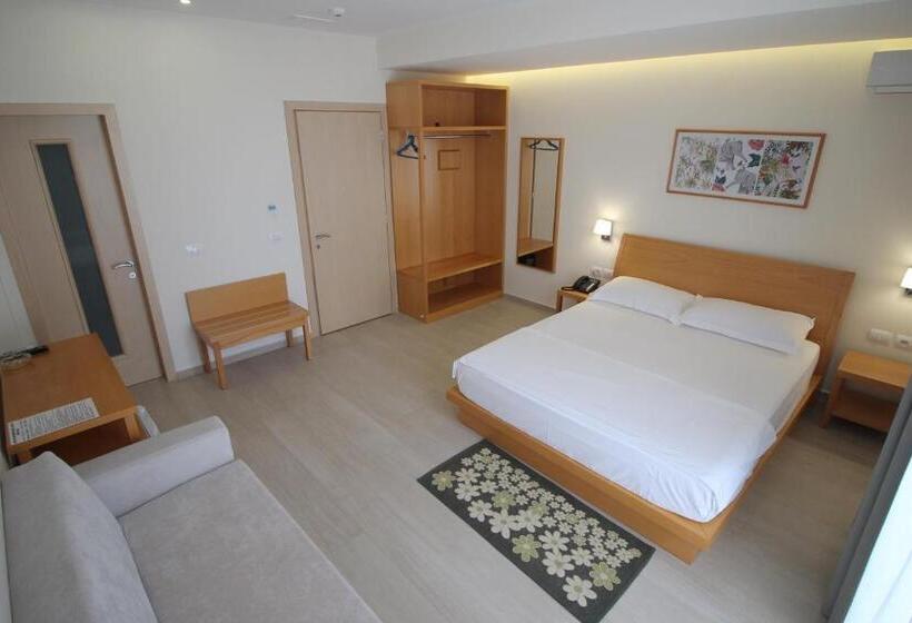 اتاق سه نفره سوپریور با چشم‌انداز دریا, Ari 2