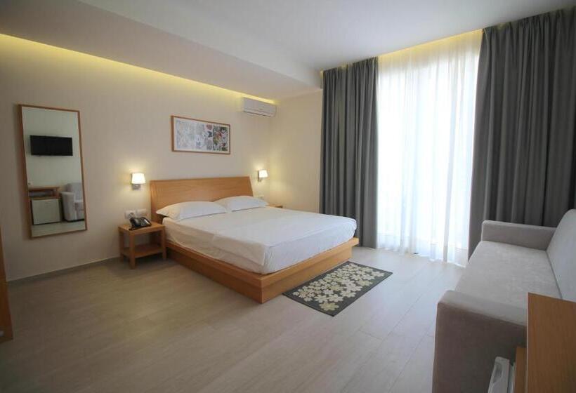 اتاق سه نفره سوپریور با چشم‌انداز دریا, Ari 2