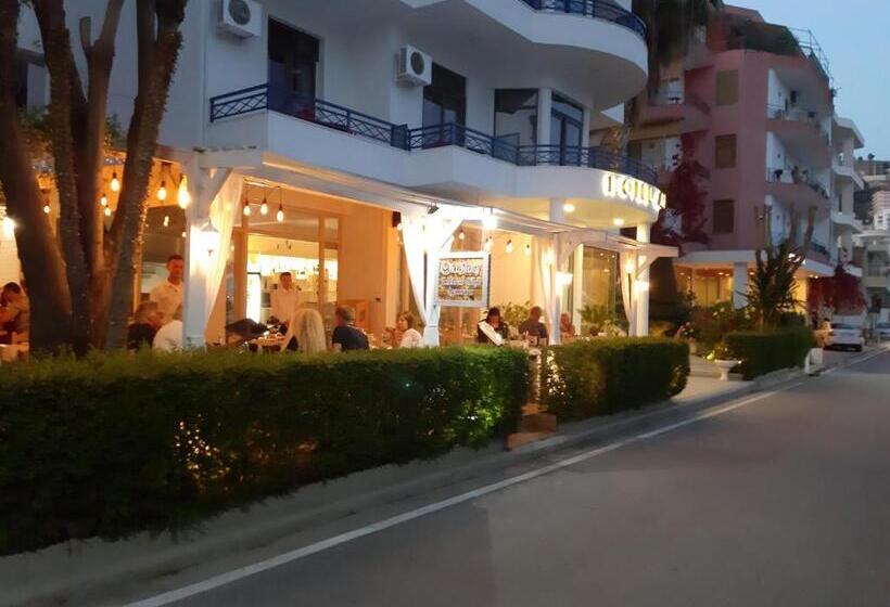 اتاق استاندارد سه تخته با چشم‌انداز باغ, Ari 2