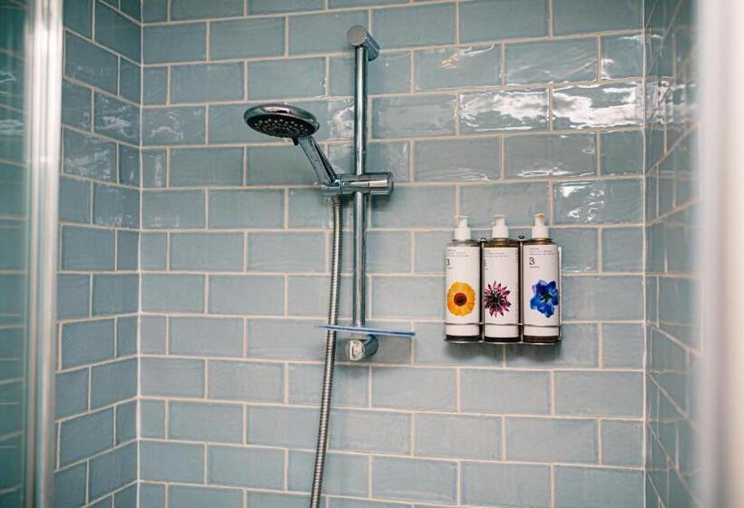 デラックスルーム, The Ram Inn