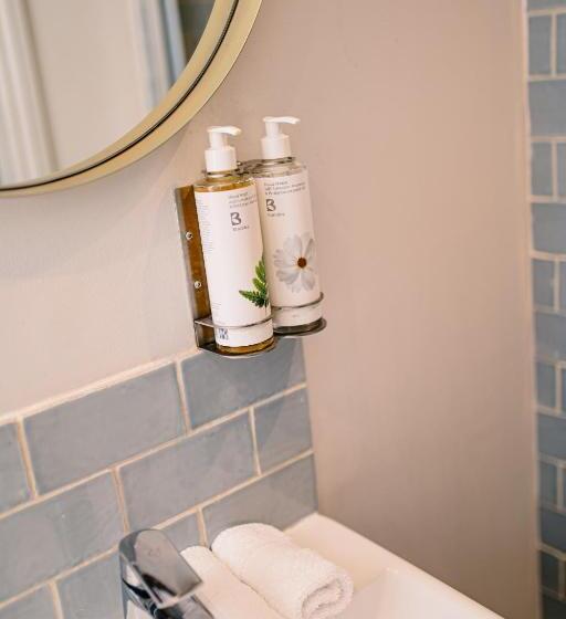 デラックスルーム, The Ram Inn