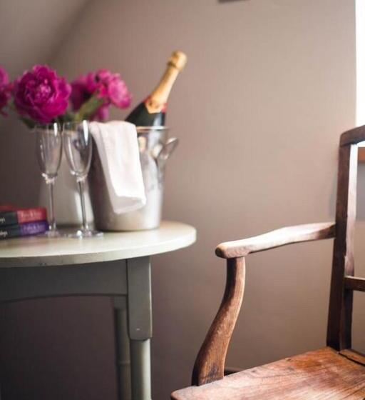 ジュニアスイート, The Ram Inn