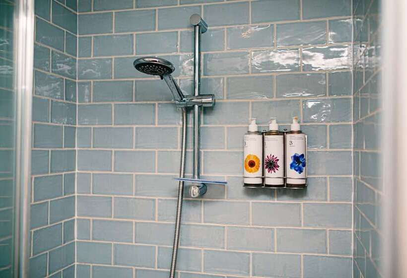 デラックスルーム, The Ram Inn