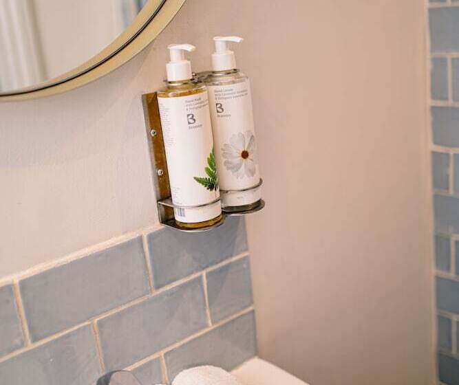 デラックスルーム, The Ram Inn