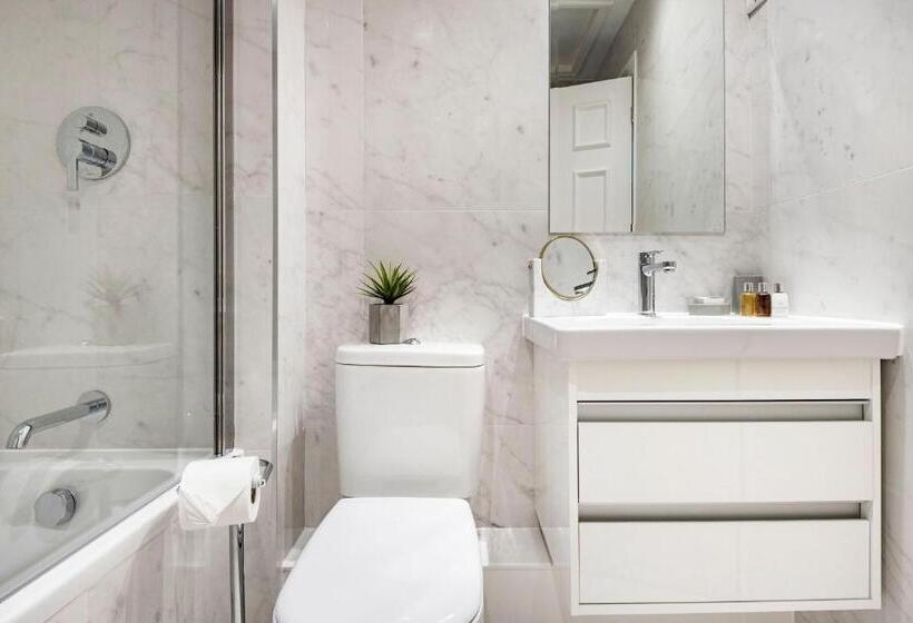 استودیوی سوپریور, 3 Sloane Gardens