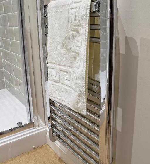 Номер Superior, Hanbury Turn