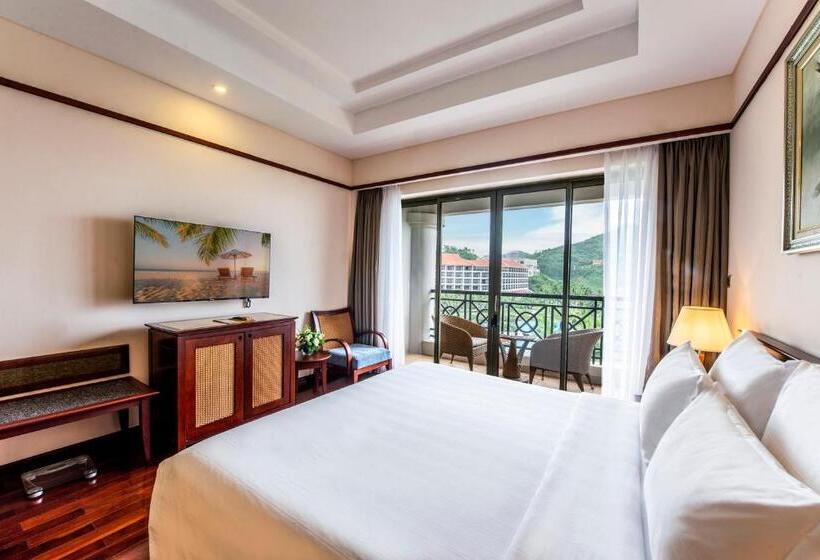 اتاق لوکس با تخت دو نفره بزرگ, Vinpearl Resort Nha Trang
