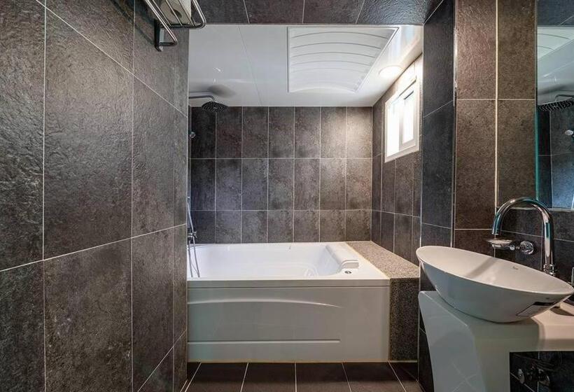 Camera Deluxe, Anyang Illowa