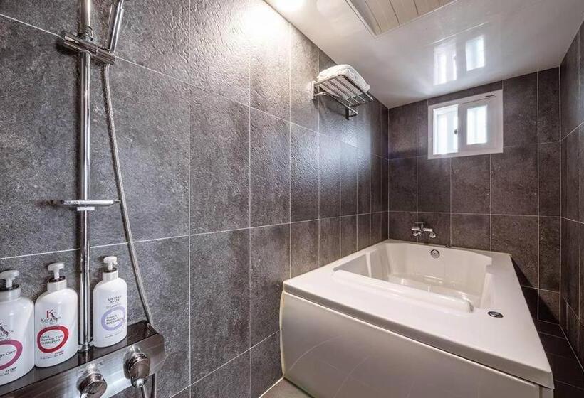 Camera Deluxe, Anyang Illowa