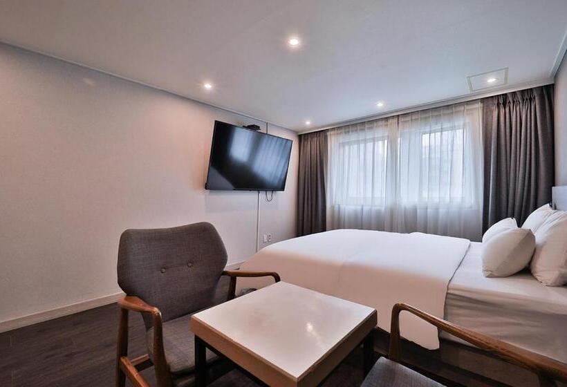 Camera Superiore, Anyang Illowa