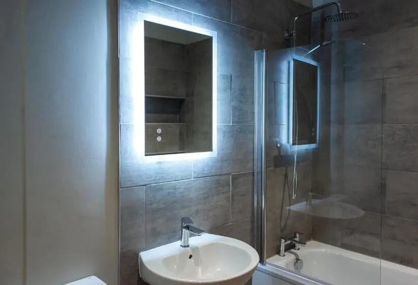 ファミリールーム, Coach House Inn