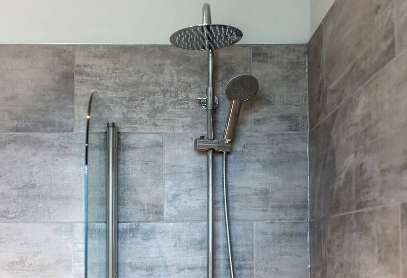 标准间, Coach House Inn