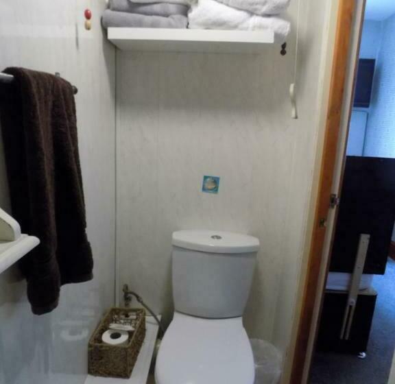 اتاق اکونومی, Tracey S Driftwood