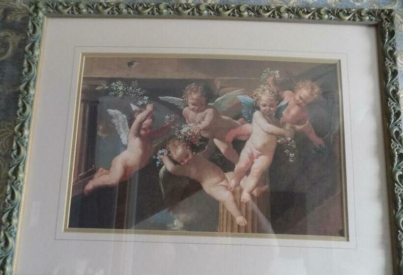 اتاق لوکس, Tracey S Driftwood