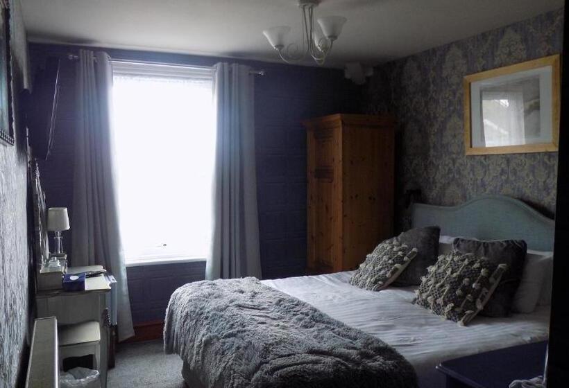 اتاق لوکس, Tracey S Driftwood