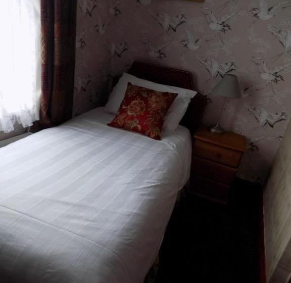 اتاق اکونومی, Tracey S Driftwood