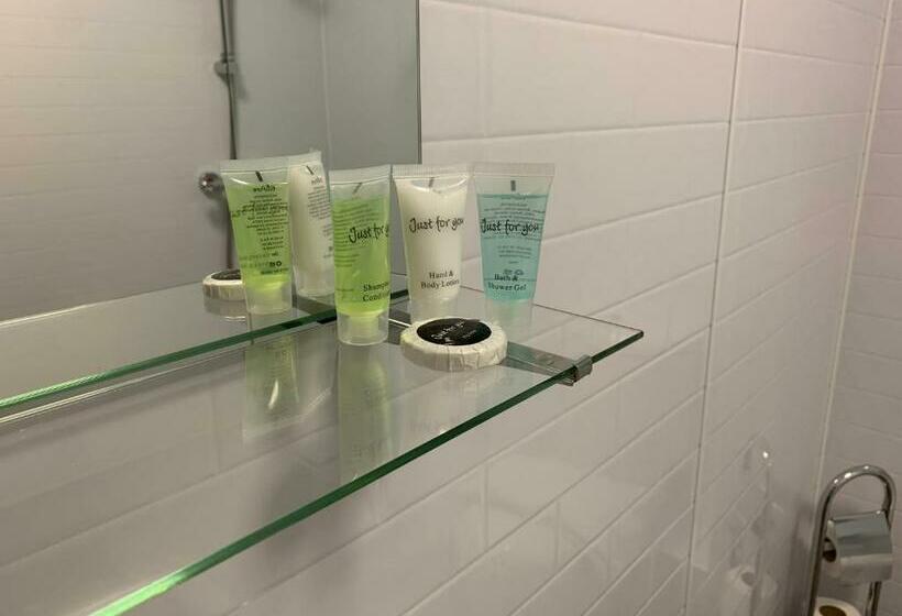 스탠다드 룸, Station Lodge   Free Off Site Health Club Access With Pool, Sauna, Steam Room & Gym