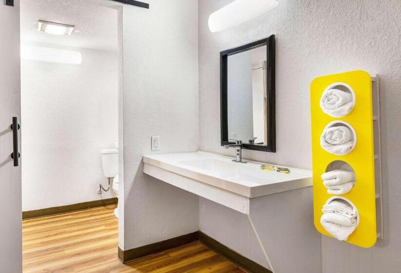 اتاق استاندارد برای معلولان, Motel 6 Indianapolis, In