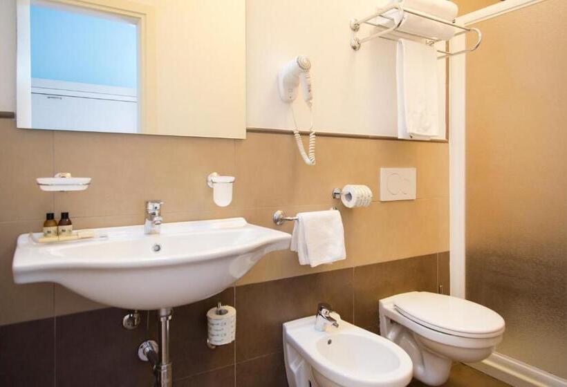 סוויטה נוף לבריכה, Blu Hotel Laconia Village