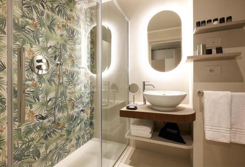 غرفة عائلية مطلّة علي البحر, Adriatic Palace