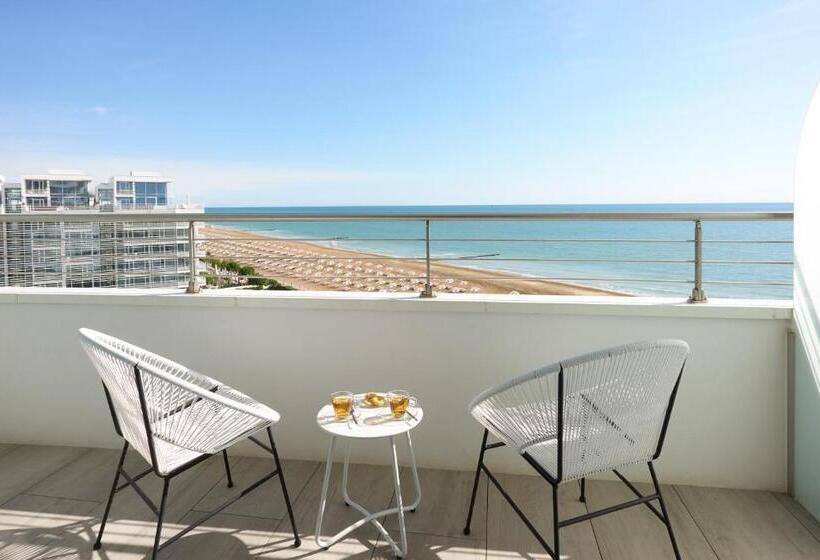 غرفة عائلية مطلّة علي البحر, Adriatic Palace