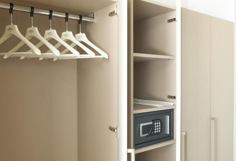 غرفة عائلية مطلّة علي البحر, Adriatic Palace