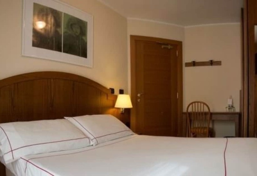 이코노미 룸, Cresta Et Duc