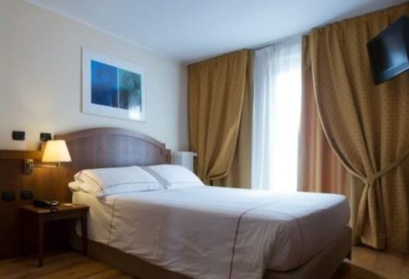 이코노미 룸, Cresta Et Duc